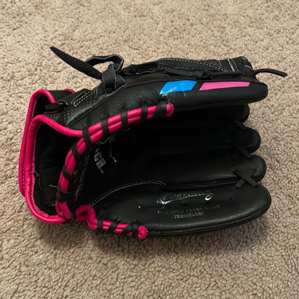Softball glove